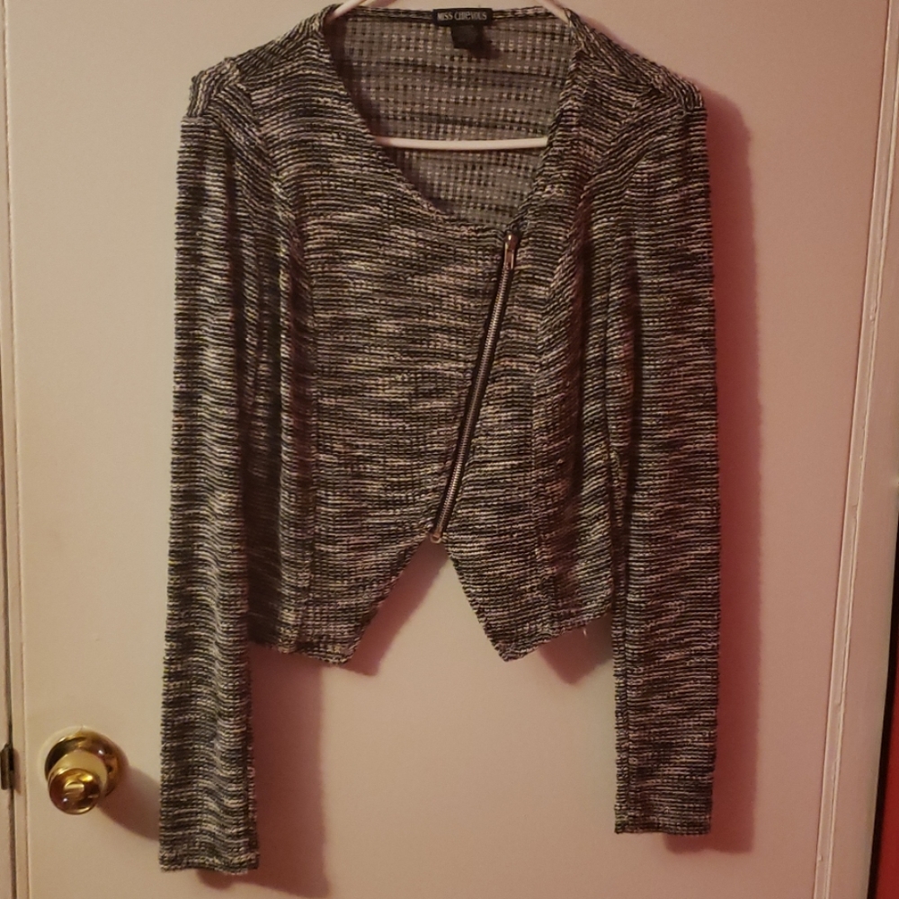 Mixed color white/black sweater
